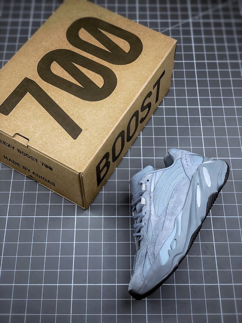 Tênis Adidas Yeezy Boost 700 V2 Hospital Blue