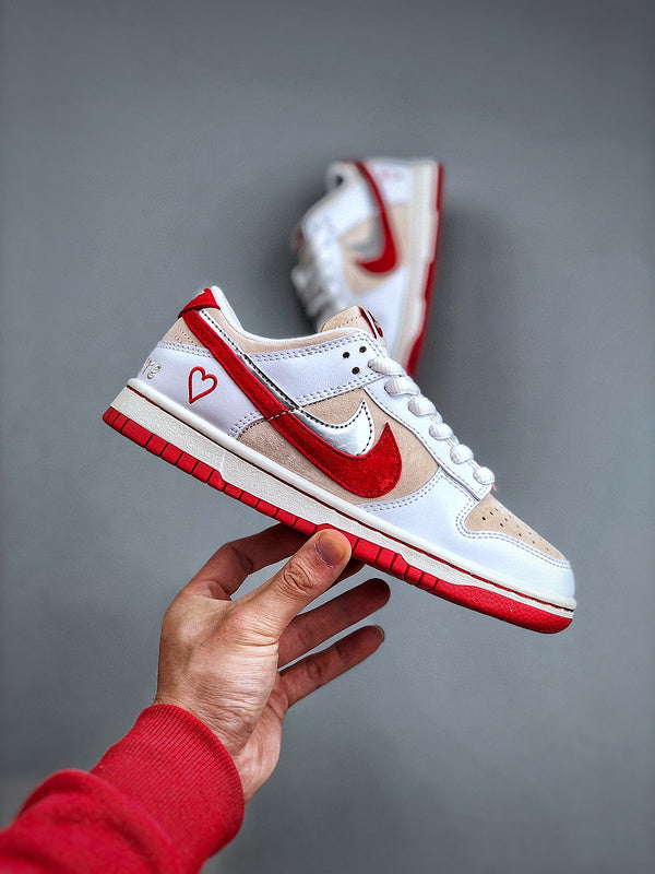 Tênis Nike SB Dunk Low "Valentines Day"