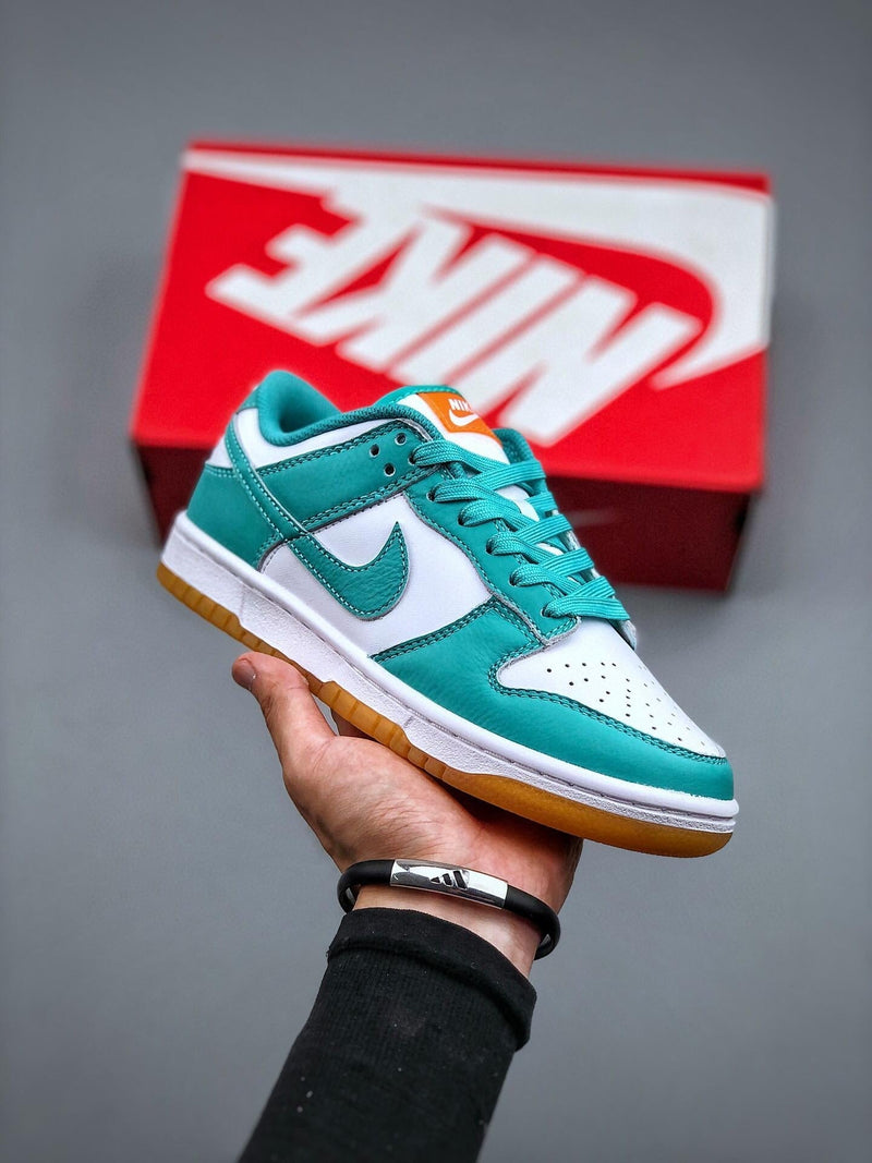 Tênis Nike SB Dunk Low Retro "Waterblue Gum"