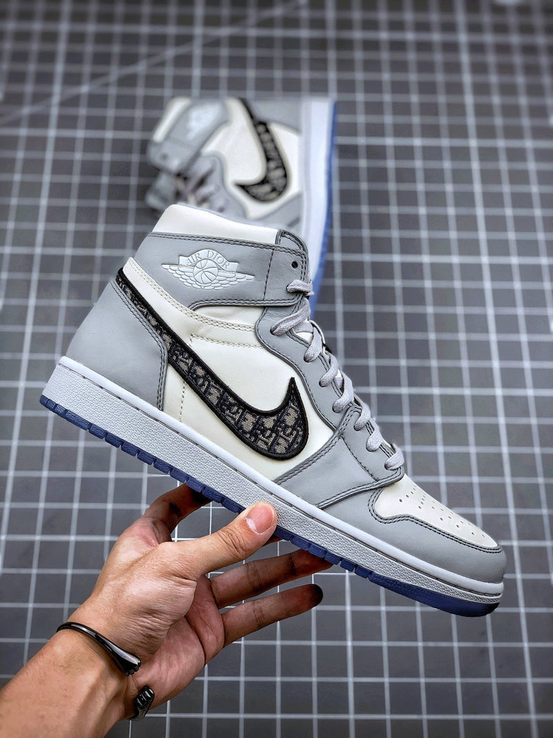 Tênis Nike Air Jordan 1 High Retro Dior