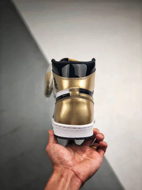 Tênis Nike Air Jordan 1 High "Gold Toe"