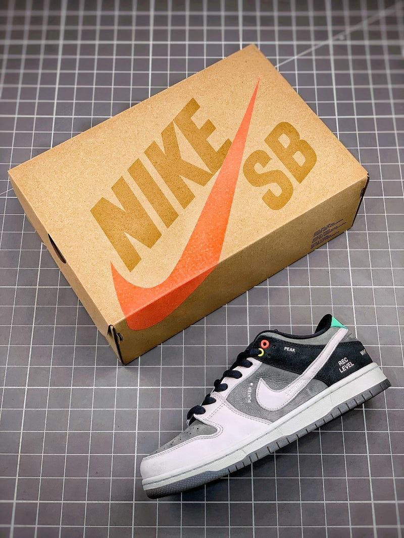 Tênis Nike SB Dunk Low "VX100 Camcorder"