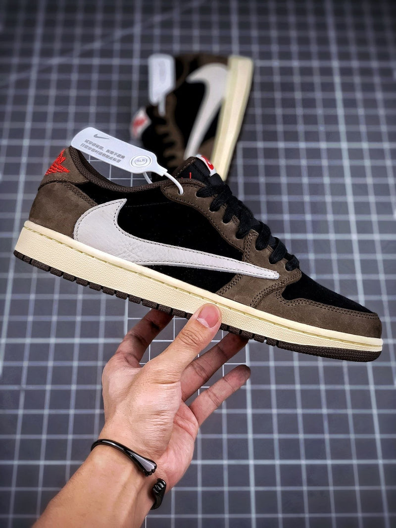 Tênis Nike Air Jordan 1 Low Travis Scott