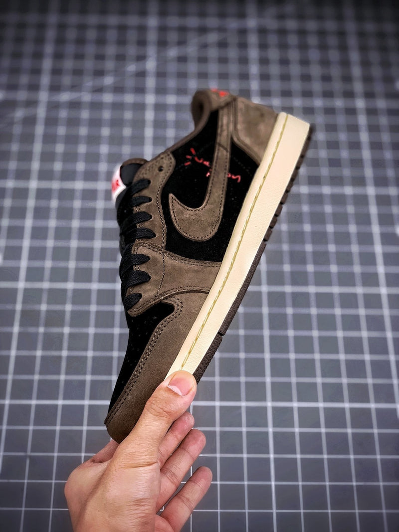 Tênis Nike Air Jordan 1 Low Travis Scott