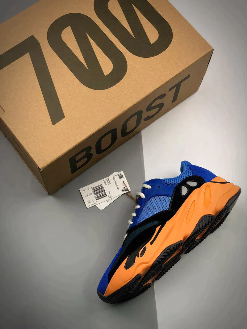 Tênis Adidas Yeezy Boost 700 V1 Bright Blue