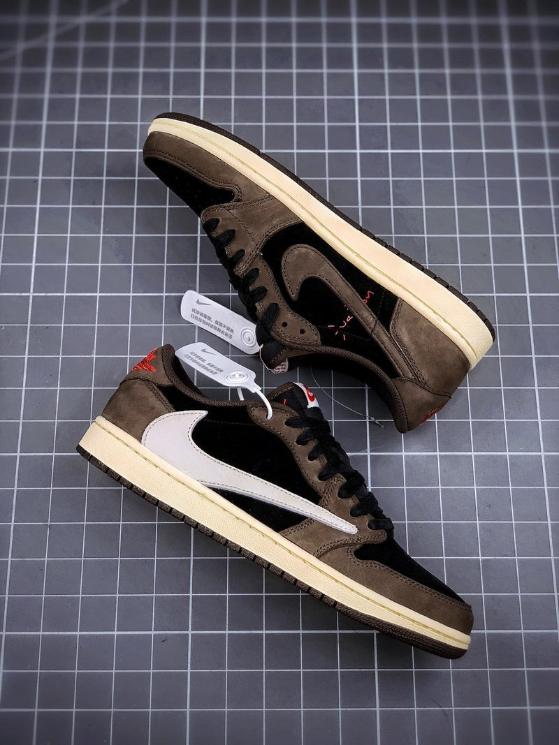 Tênis Nike Air Jordan 1 Low Travis Scott