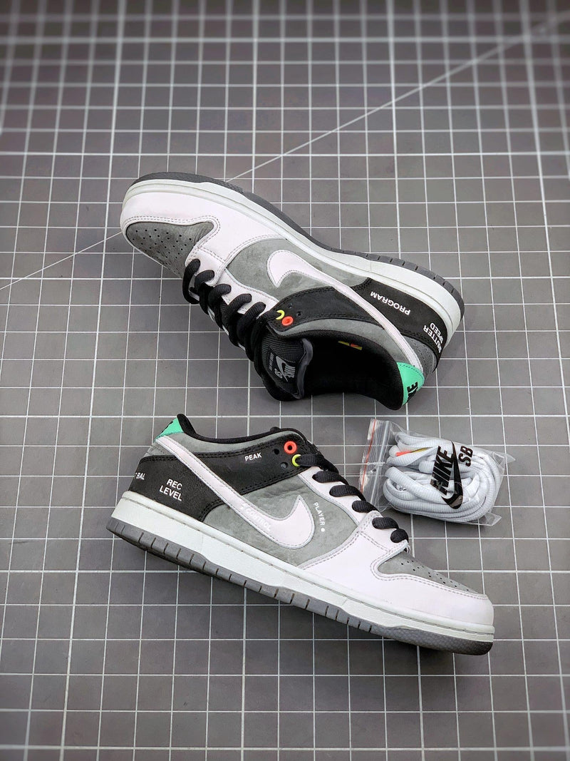 Tênis Nike SB Dunk Low "VX100 Camcorder"