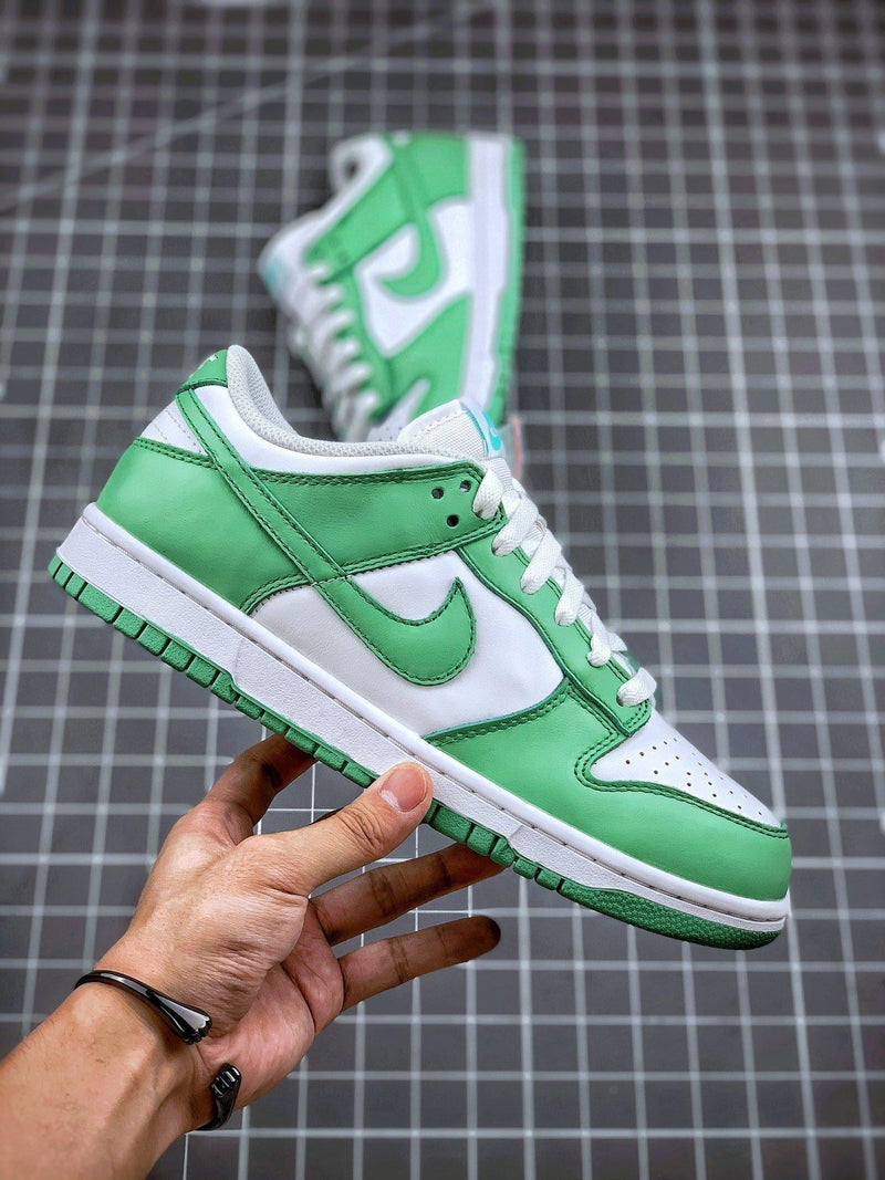 Tênis Nike SB Dunk Low "Green Tender Powder"