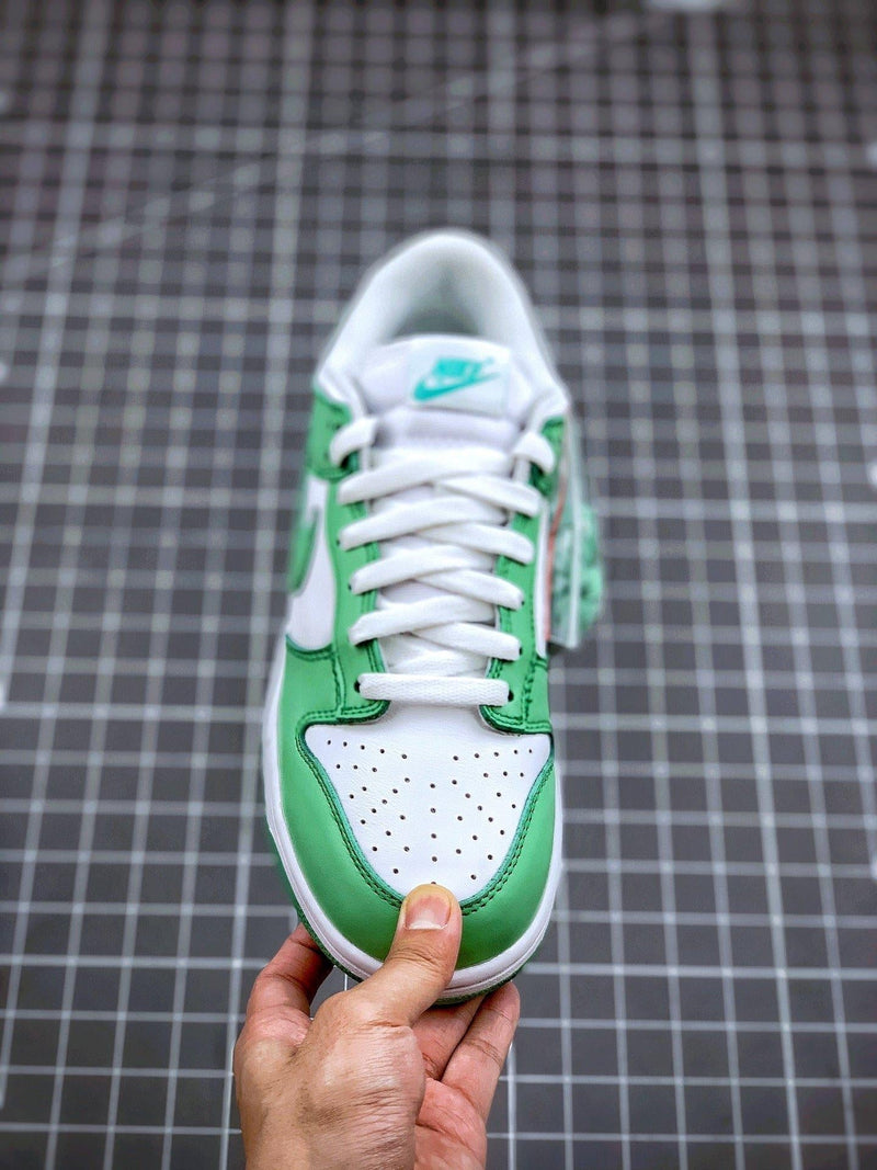 Tênis Nike SB Dunk Low "Green Tender Powder"