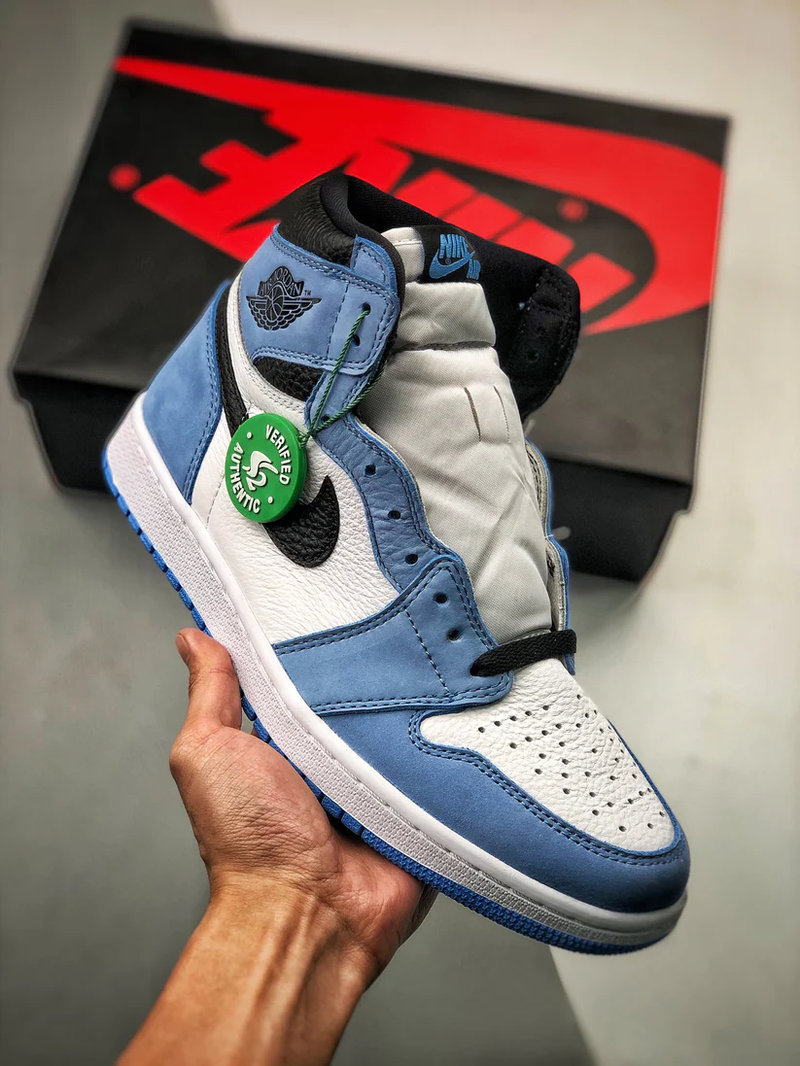 Tênis Nike Air Jordan 1 High "University Blue"