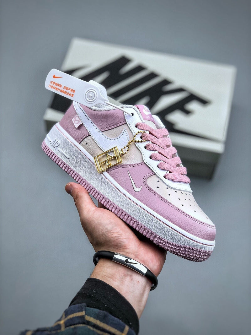 Tênis Nike Air Force 1 Low Pink Charms