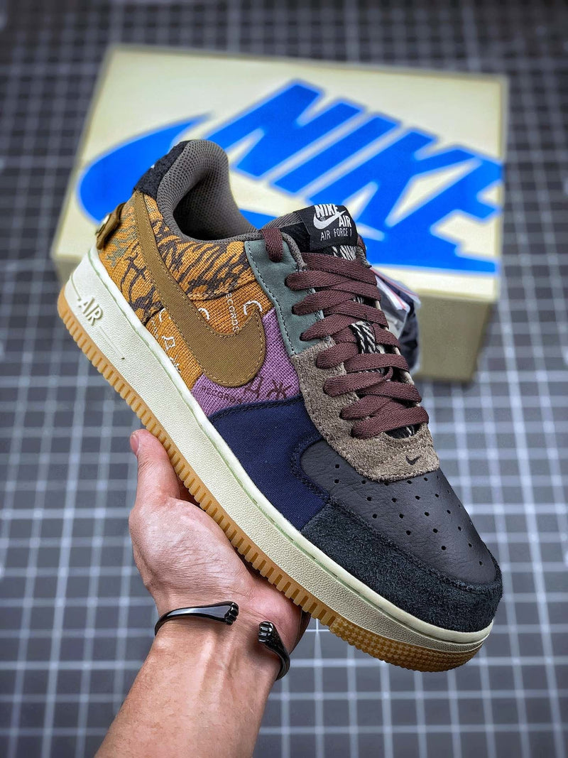 Tênis Travis Scott x Nike Air Force 1 Low 'Cactus Jack'