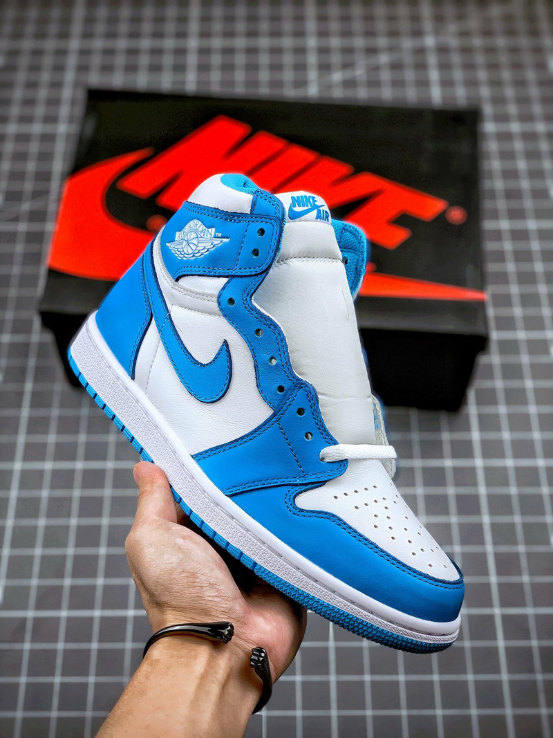 Tênis Nike Air Jordan 1 High UNC