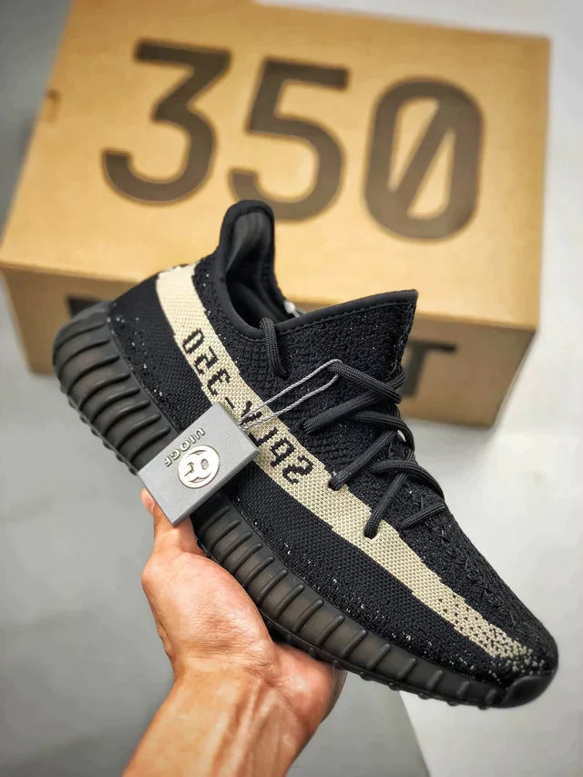 Tênis Adidas Yeezy 350 Boost V2 Oreo