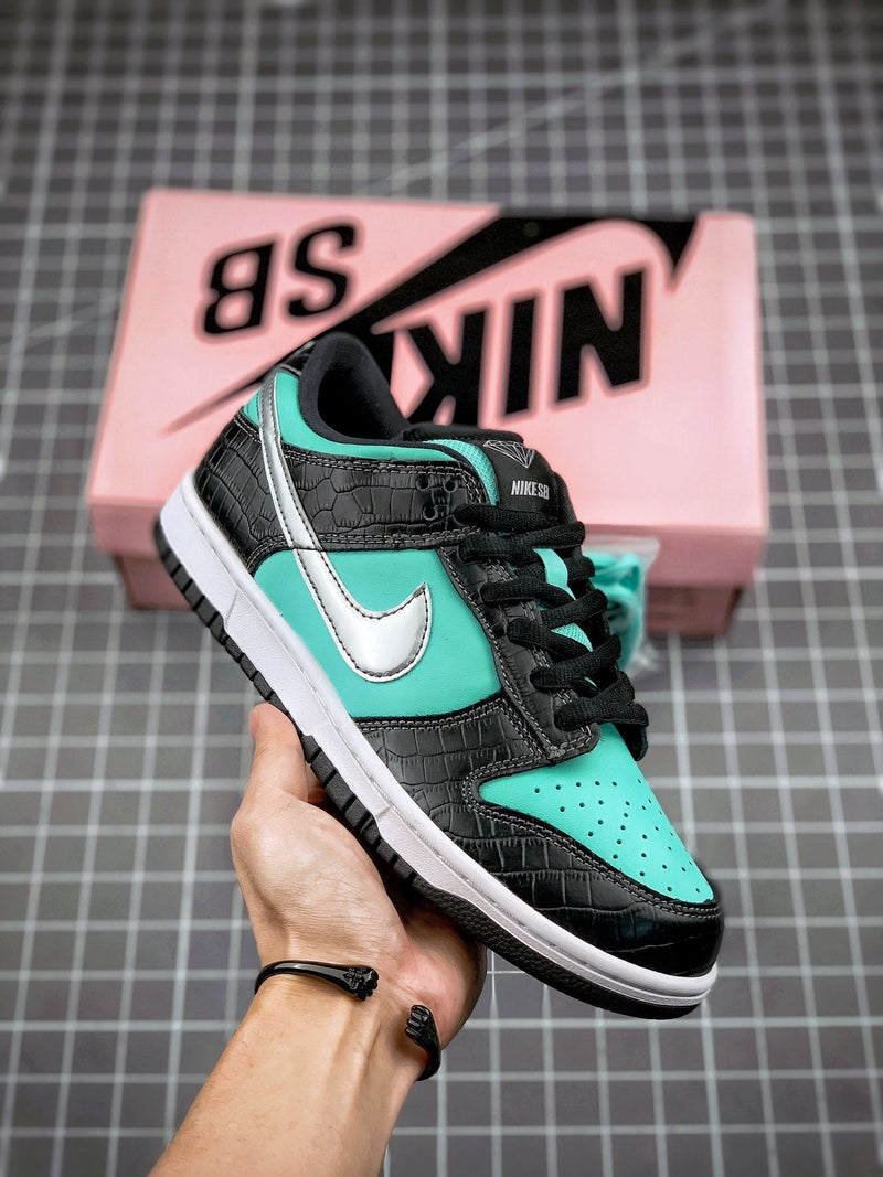 Tênis Nike SB Dunk Low x Tiffany 'Diamond Supply'