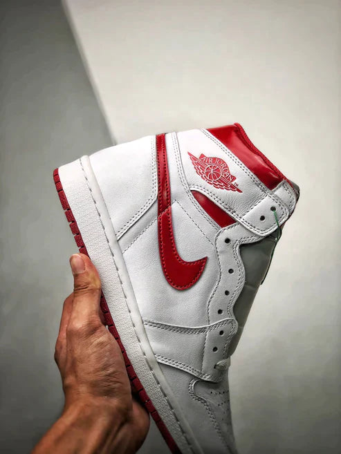 Tênis Nike Air Jordan 1 High "Metalic Red"