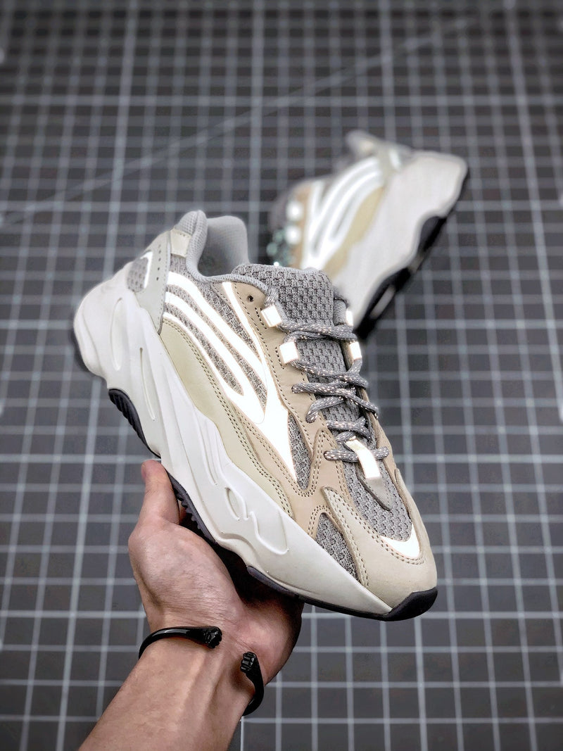 Tênis Adidas Yeezy Boost 700 V2 Cream