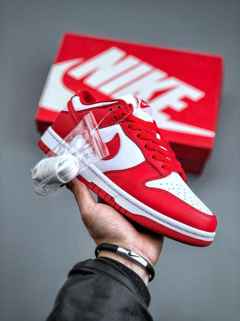 Tênis Nike SB Dunk Low "Uni Red"