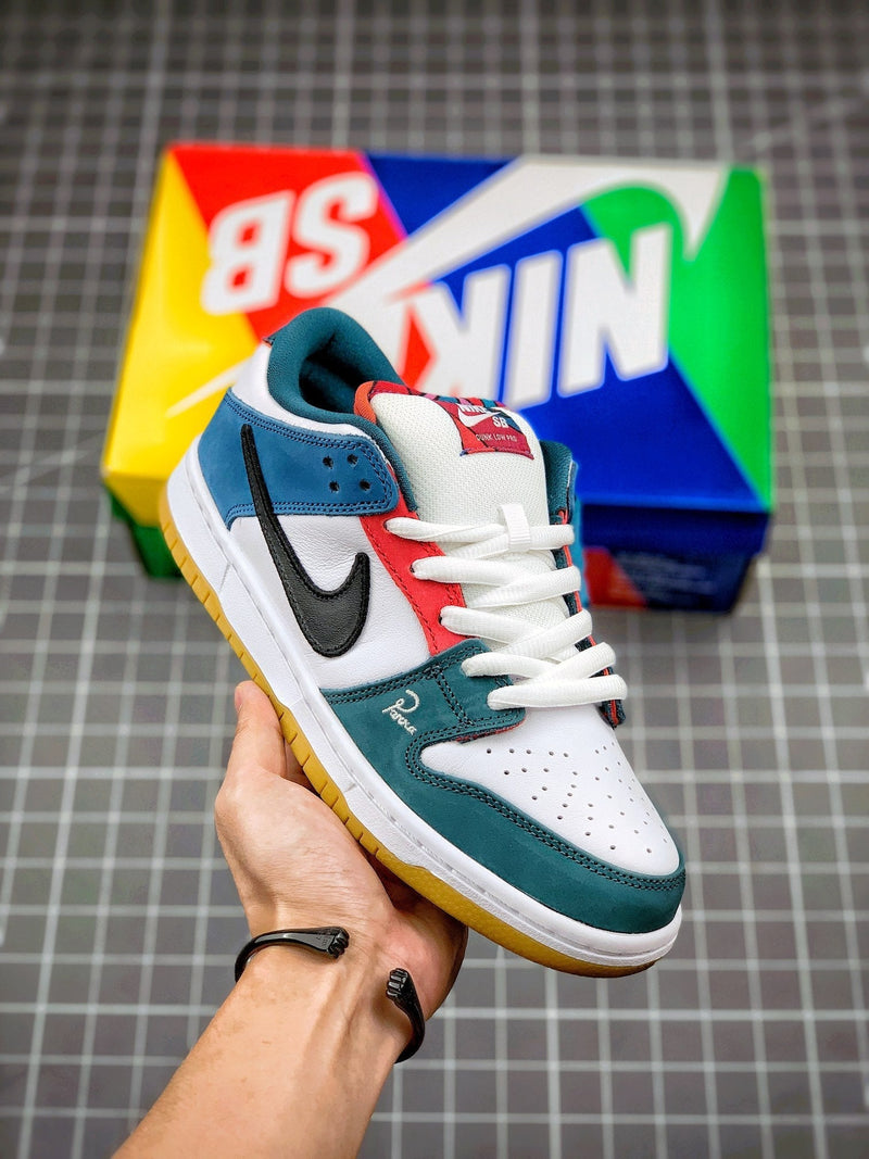 Tênis Nike SB Dunk Low x  "Parra"