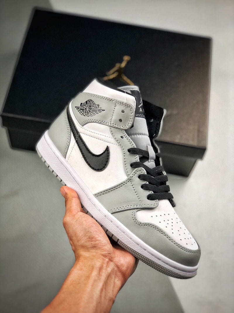 Tênis Nike Air Jordan 1 MID "Light Smoke Grey"