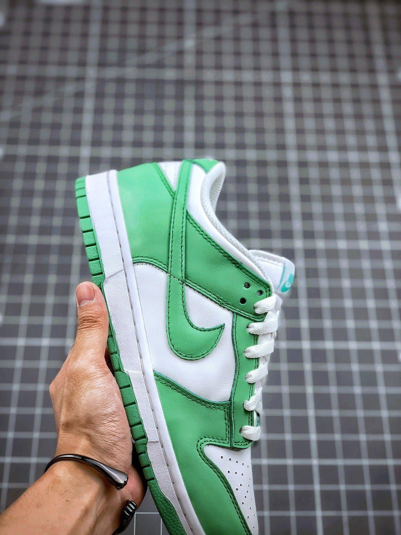 Tênis Nike SB Dunk Low "Green Tender Powder"