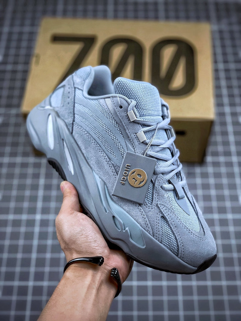 Tênis Adidas Yeezy Boost 700 V2 Hospital Blue