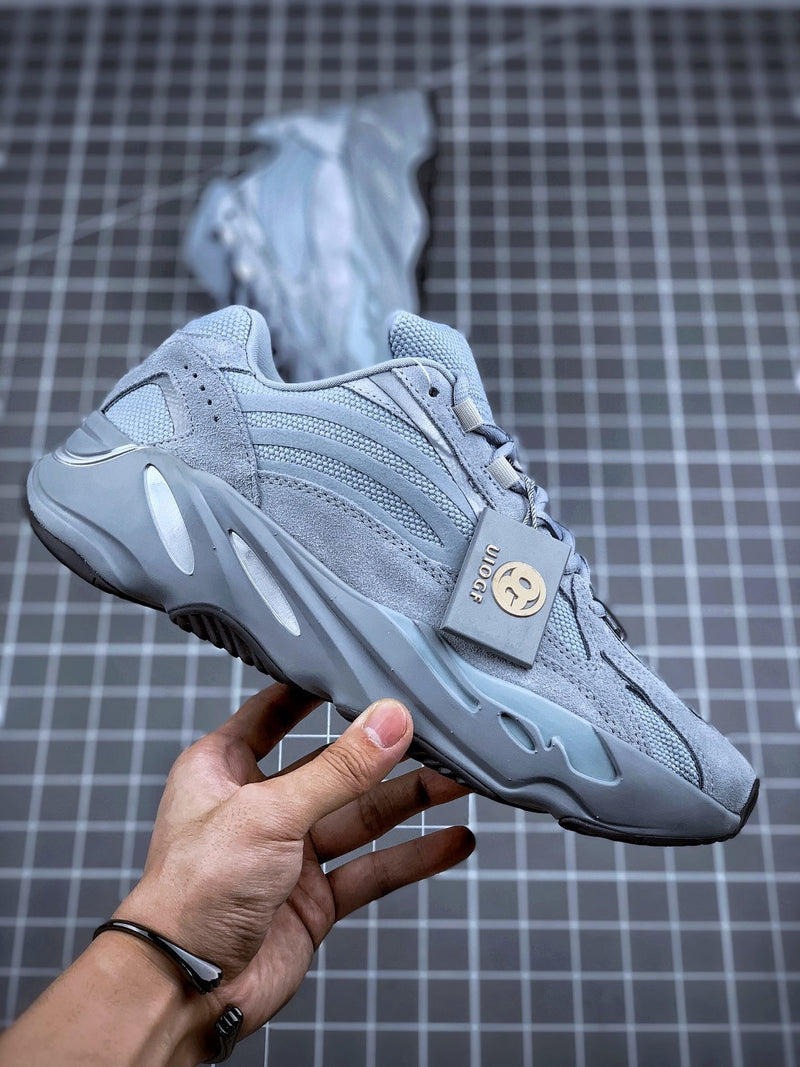 Tênis Adidas Yeezy Boost 700 V2 Hospital Blue