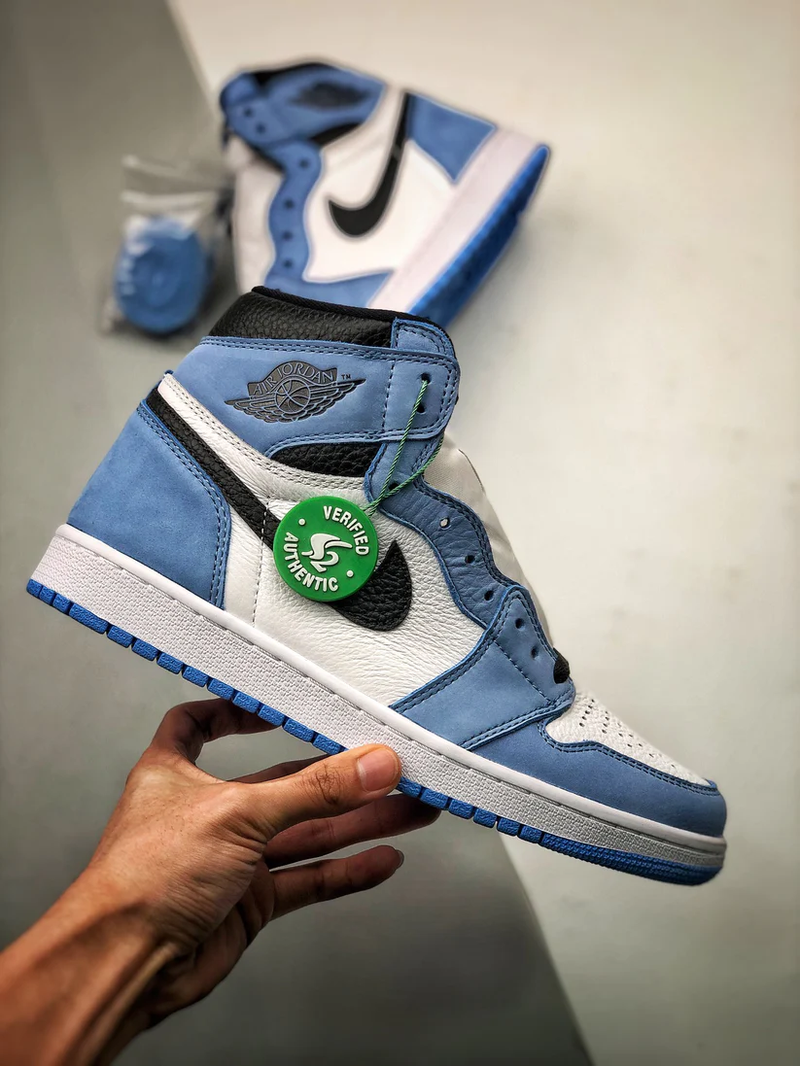 Tênis Nike Air Jordan 1 High "University Blue"