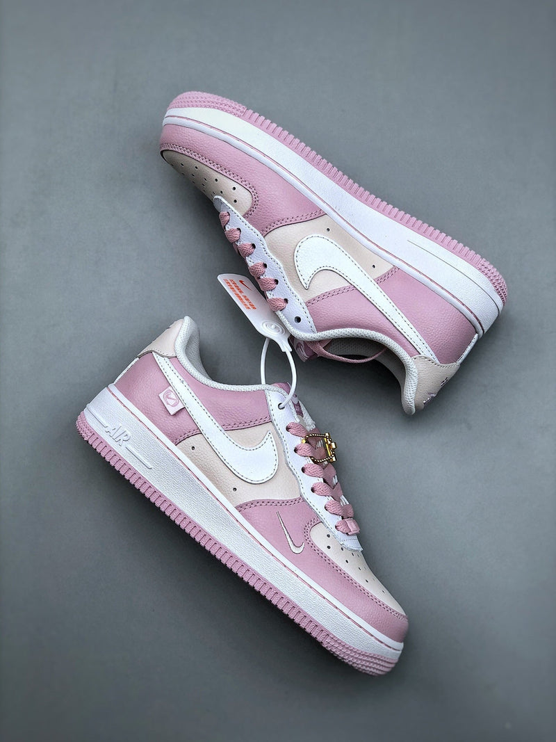 Tênis Nike Air Force 1 Low Pink Charms