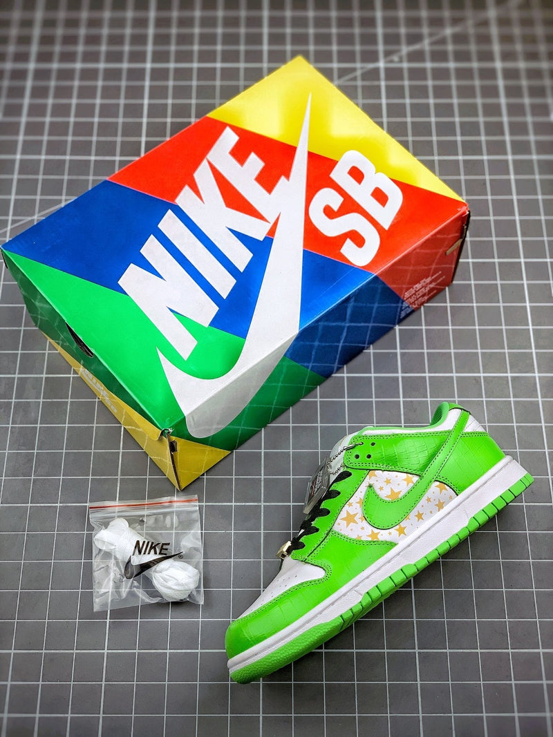 Tênis Nike SB Dunk Low x Supreme Mean Green