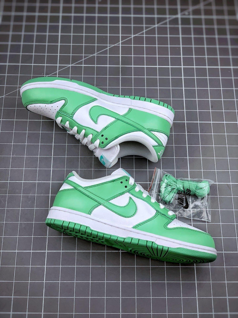 Tênis Nike SB Dunk Low "Green Tender Powder"