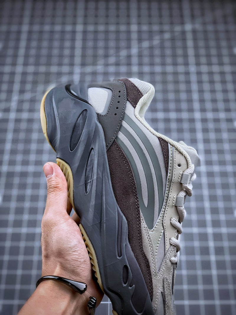 Tênis Adidas Yeezy Boost 700 V2 Tephra