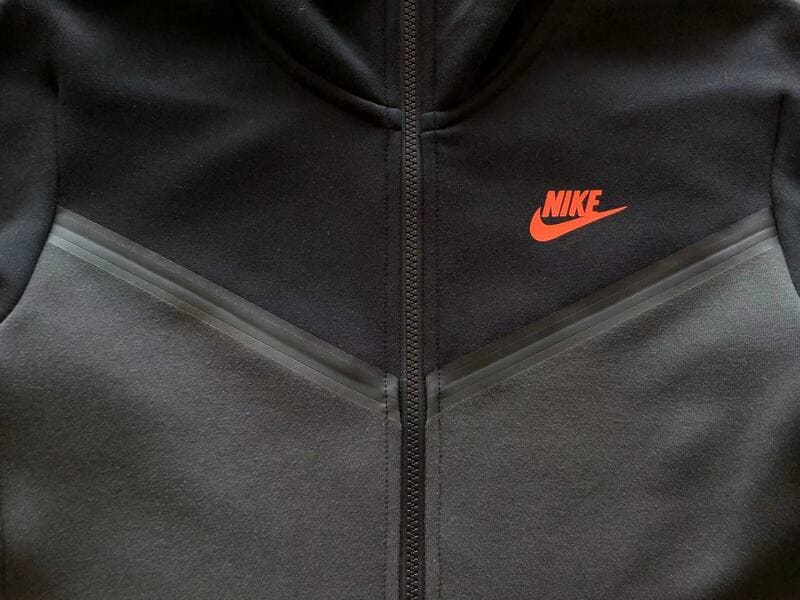 Conjunto Nike Tech Fleece Cinza escuro / Preto / Laranja