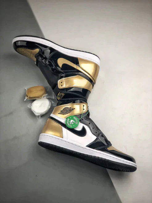 Tênis Nike Air Jordan 1 High "Gold Toe"