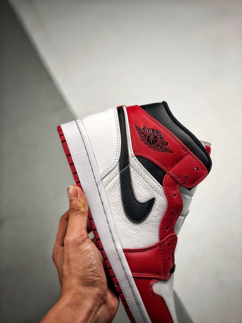 Tênis Nike Air Jordan 1 Mid "Chicago"