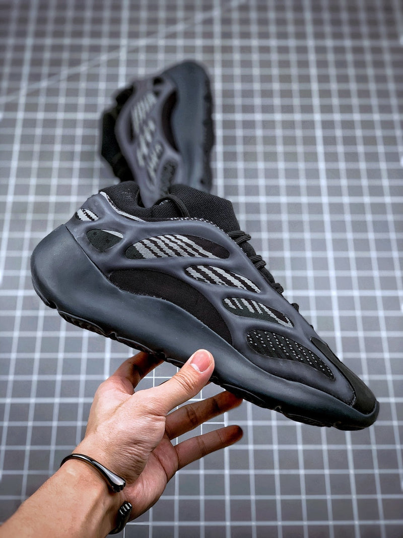 Tênis Adidas Yeezy Boost 700 V3 Alvah