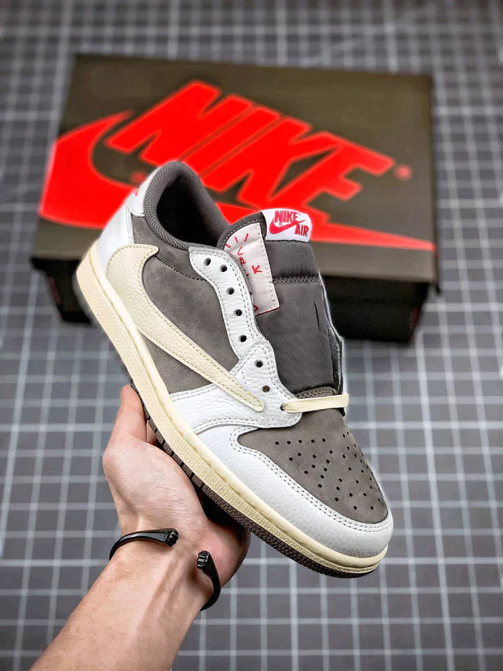 Tênis Travis Scott x Nike Air Jordan 1 Low 'Reverse Mocha'