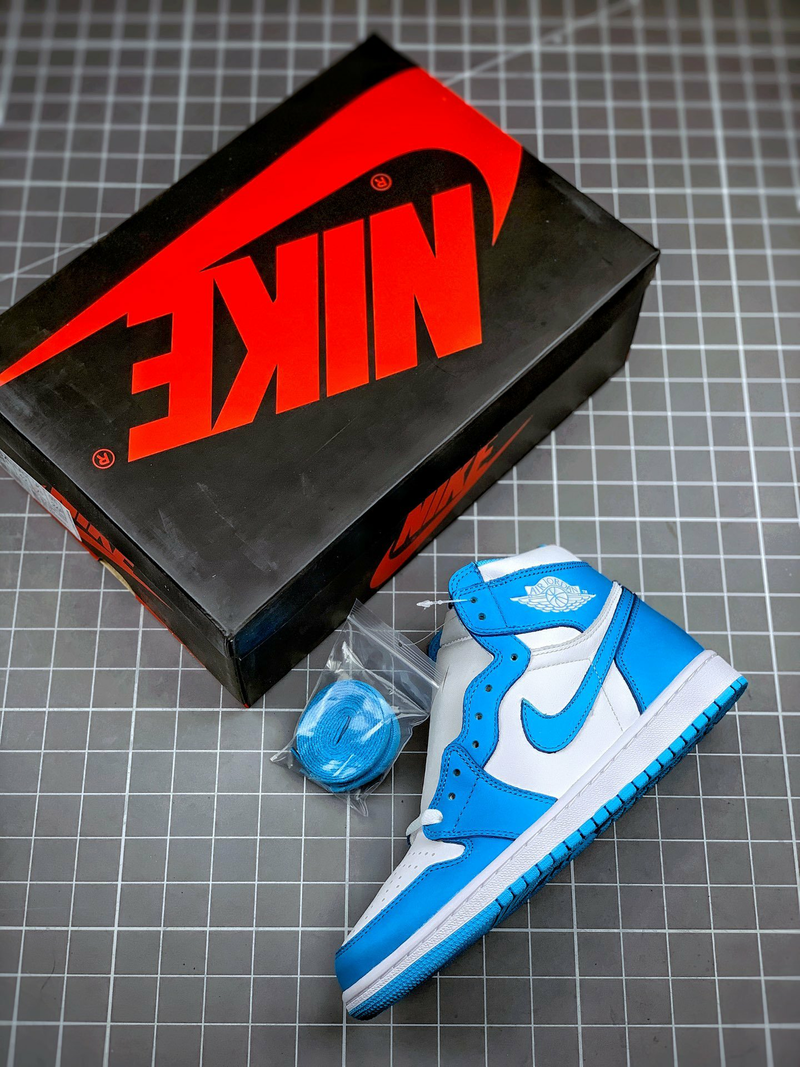 Tênis Nike Air Jordan 1 High UNC