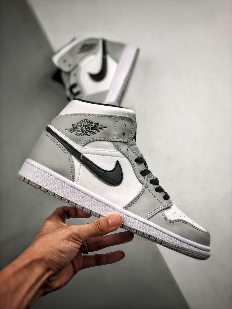 Tênis Nike Air Jordan 1 MID "Light Smoke Grey"