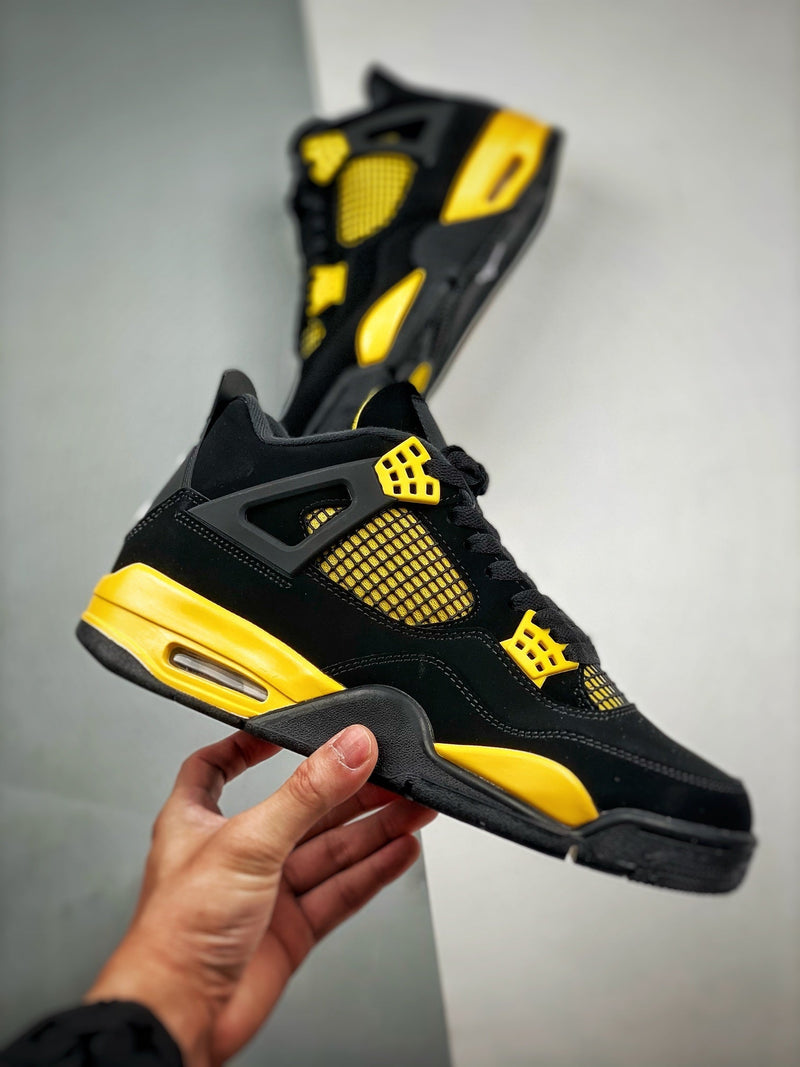 Tênis Nike Air Jordan 4 "Thunder"