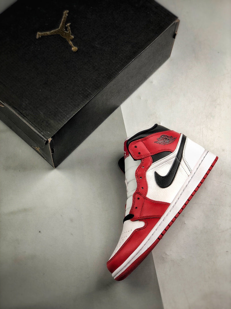 Tênis Nike Air Jordan 1 Mid "Chicago"