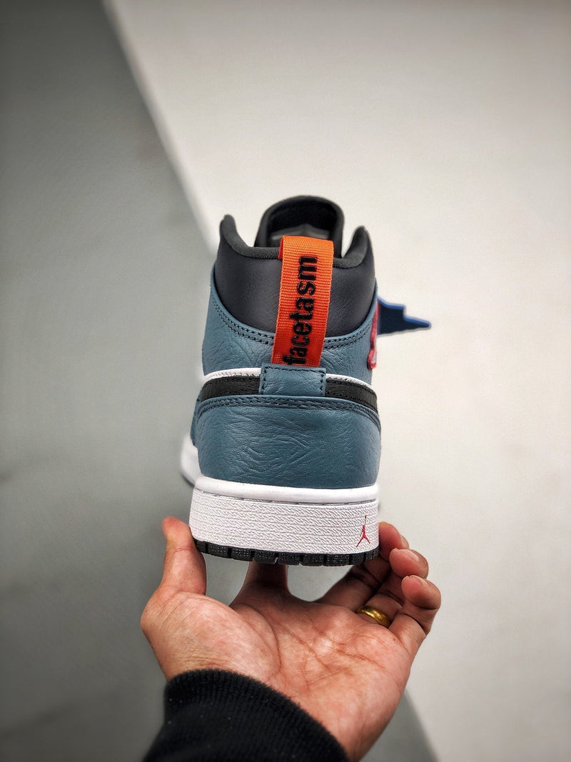 Tênis Cspace Facetasm x Nike Air Jordan 1 Mid