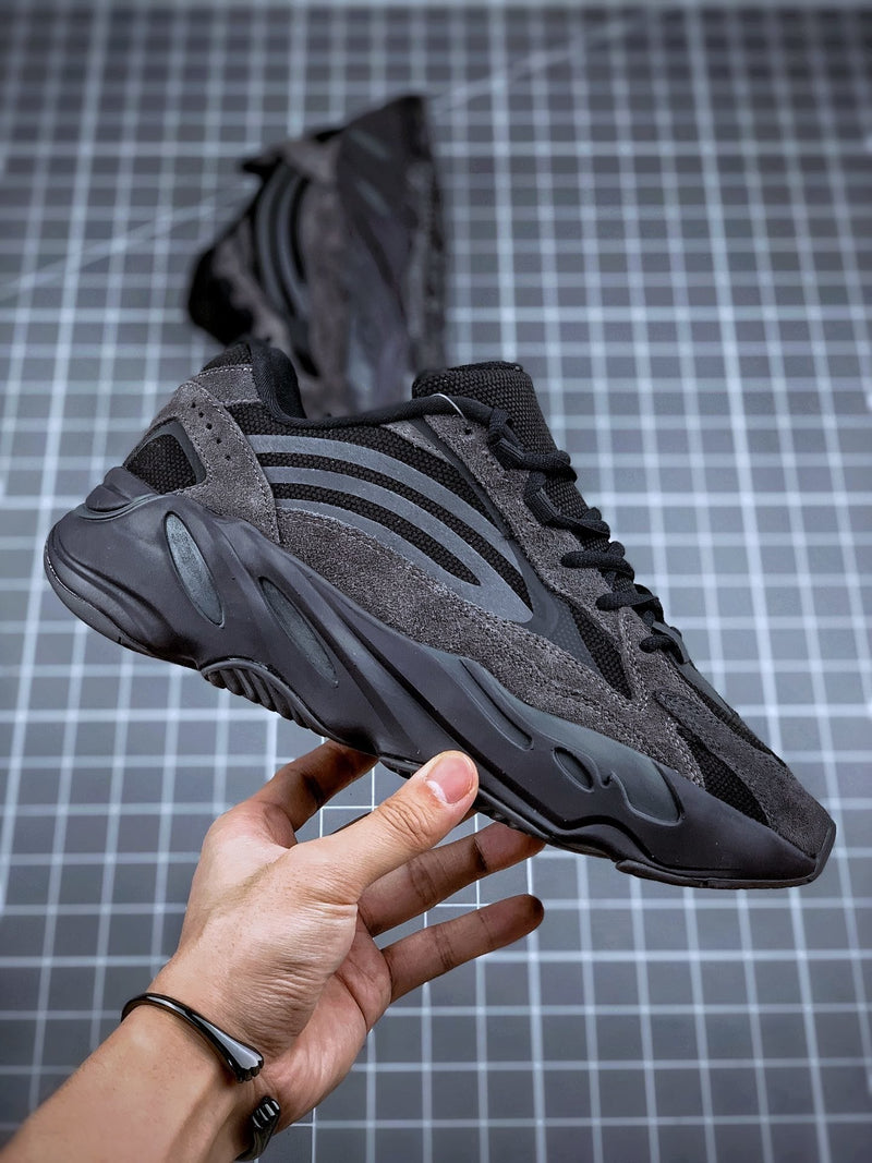 Tênis Adidas Yeezy Boost 700 V2 Vanta