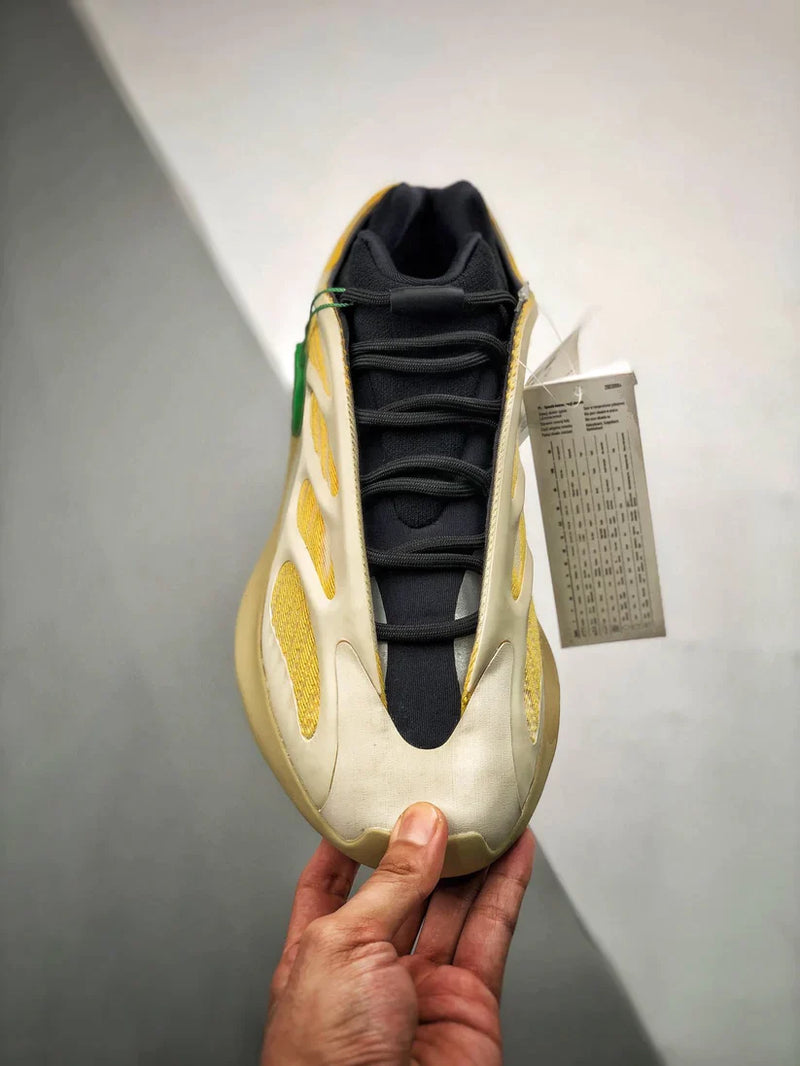 Tênis Adidas Yeezy Boost 700 V3 Safflower