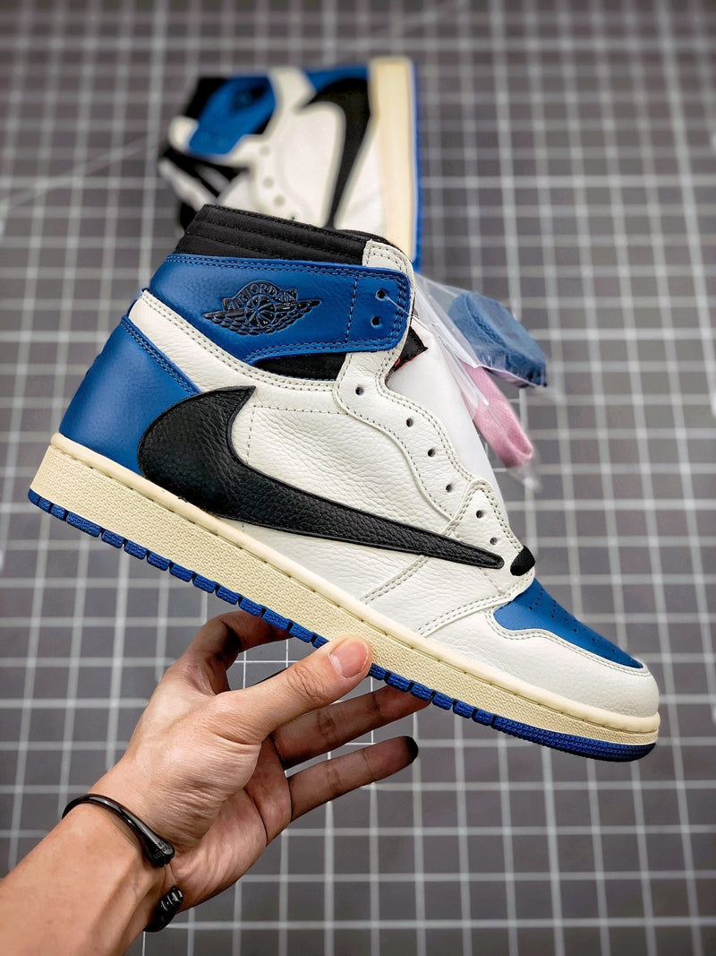 Tênis Nike Air Jordan 1 High OG x Travis Scott x Fragment