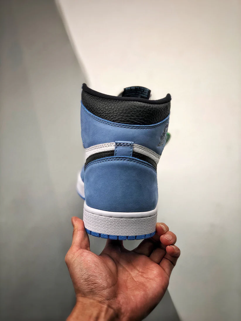 Tênis Nike Air Jordan 1 High "University Blue"