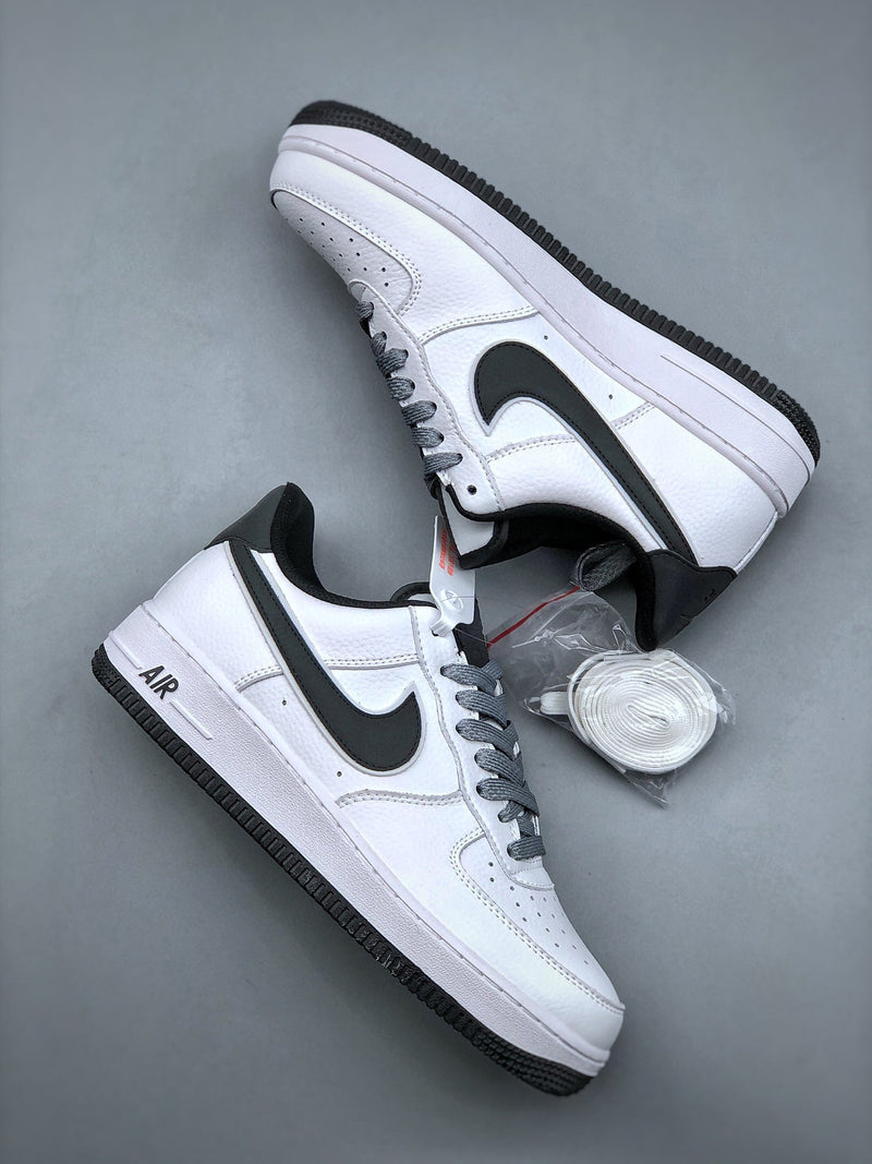 Tênis Nike Air Force 1 Low B/W