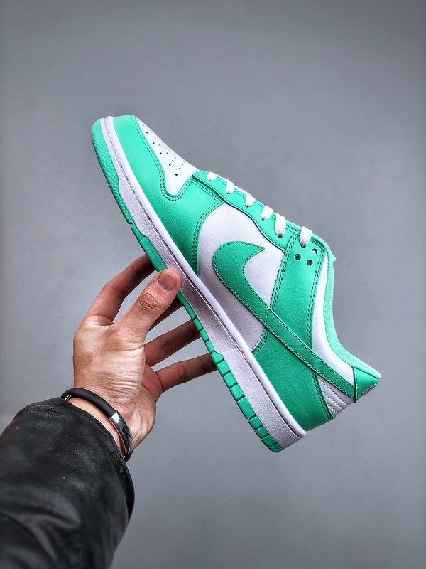 Tênis Nike SB Dunk Low "Barely Green"