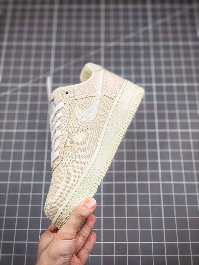 Tênis Nike Air Force 1 Low x Stussy