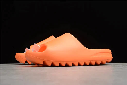 Tênis Adidas Yeezy Slide "Enflame Orange"